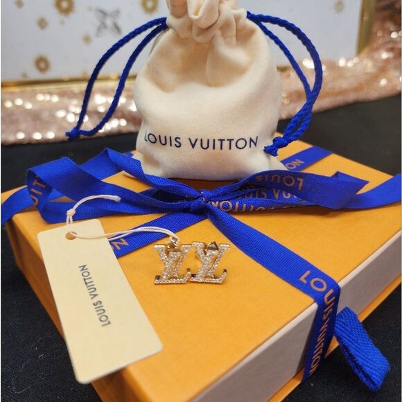 NWT Louis Vuitton Iconic Crystal Initiales Earrings Gold Authentic - GI… - Picture 10 of 16